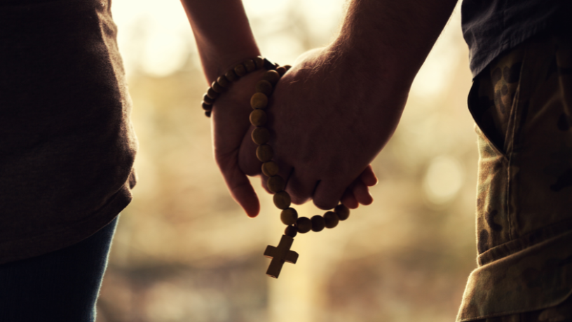 Ao tratar dos perigos do relativismo, Pe. Dr. José Eduardo de Oliveira e Silva reafirma a importância de uma fé enraizada na doutrina e na moral da Igreja.

