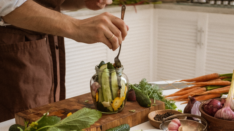 Sustentabilidade à mesa: Kelsem Ricardo Rios Lima explica como aderir à gastronomia consciente sem abrir mão do sabor.